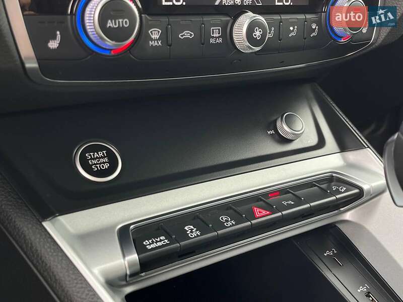 Позашляховик / Кросовер Audi Q3 2020 в Львові