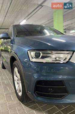 Позашляховик / Кросовер Audi Q3 2015 в 