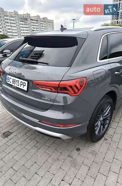 Внедорожник / Кроссовер Audi Q3 2019 в 