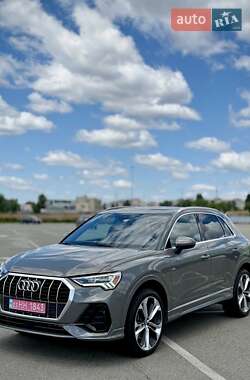 Позашляховик / Кросовер Audi Q3 2019 в 
