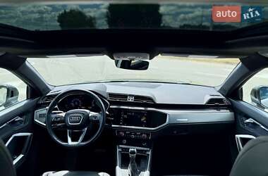 Позашляховик / Кросовер Audi Q3 2019 в 