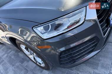 Внедорожник / Кроссовер Audi Q3 2017 в 