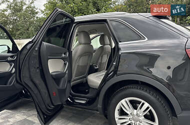 Внедорожник / Кроссовер Audi Q3 2012 в 