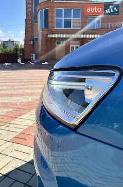 Внедорожник / Кроссовер Audi Q3 2016 в 
