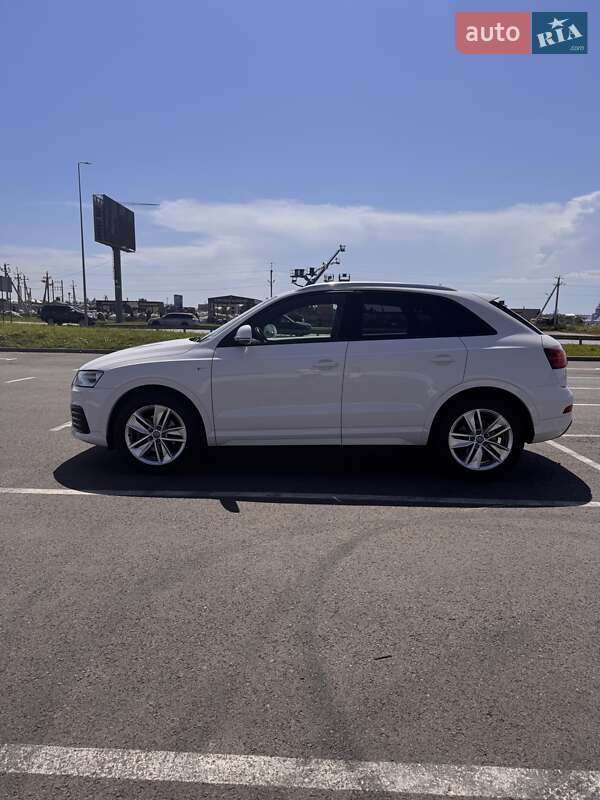 Внедорожник / Кроссовер Audi Q3 2017 в Львове