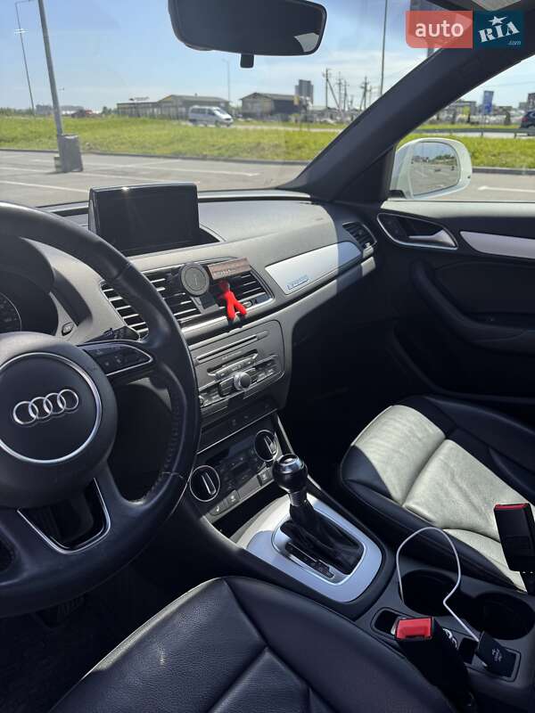 Внедорожник / Кроссовер Audi Q3 2017 в Львове