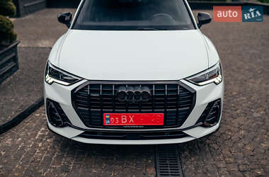 Внедорожник / Кроссовер Audi Q3 2022 в 