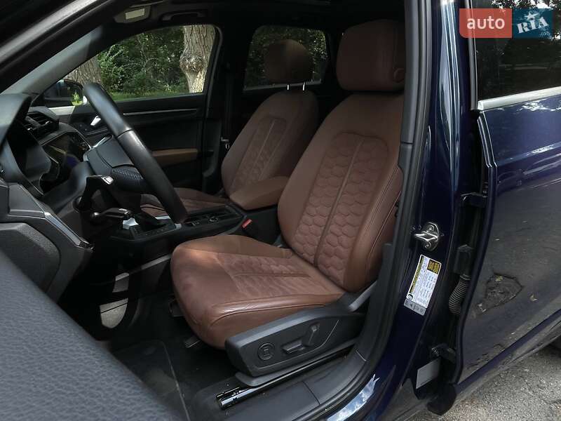 Внедорожник / Кроссовер Audi Q3 2019 в Киеве