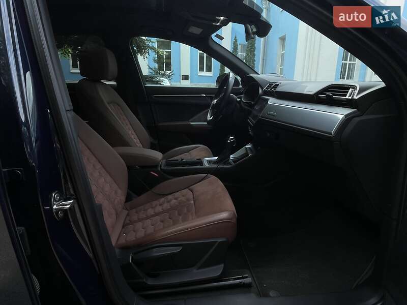 Внедорожник / Кроссовер Audi Q3 2019 в Киеве
