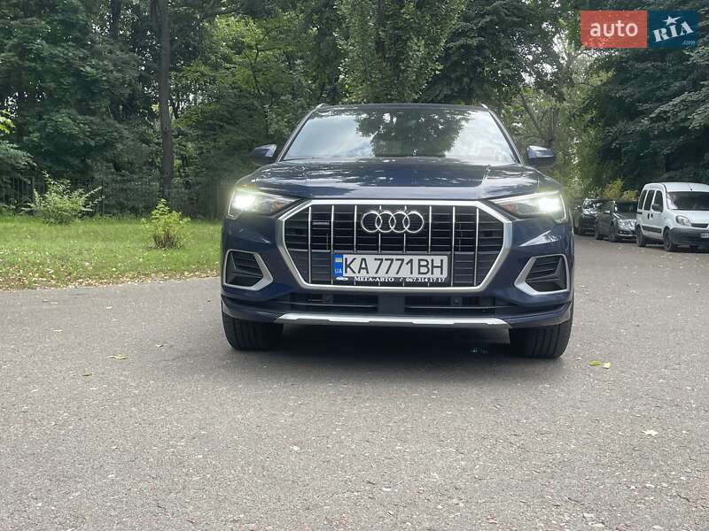 Внедорожник / Кроссовер Audi Q3 2019 в Киеве
