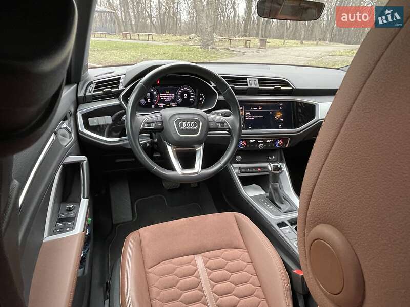 Внедорожник / Кроссовер Audi Q3 2019 в Киеве
