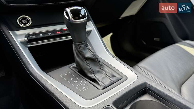 Внедорожник / Кроссовер Audi Q3 2021 в Киеве