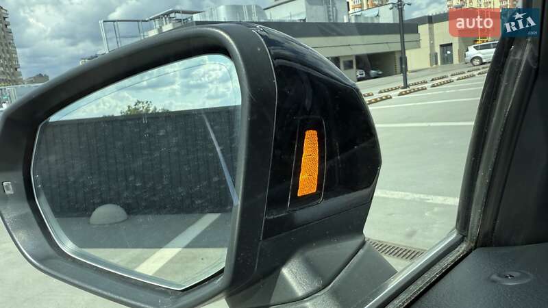 Внедорожник / Кроссовер Audi Q3 2021 в Киеве
