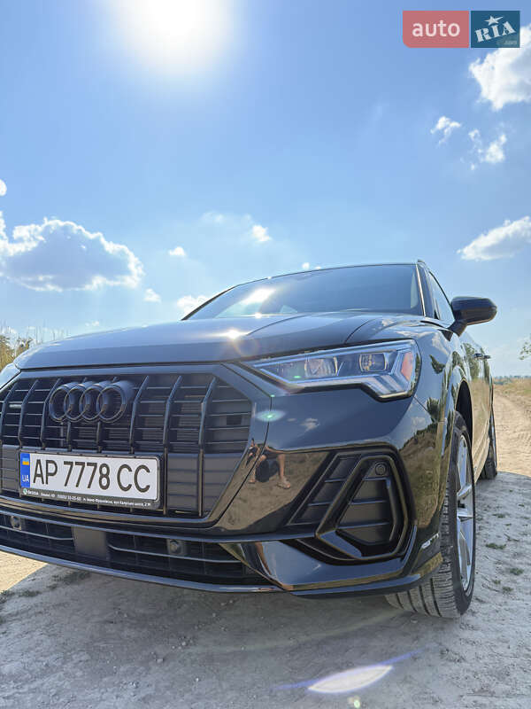 Внедорожник / Кроссовер Audi Q3 2023 в 