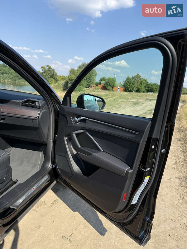 Внедорожник / Кроссовер Audi Q3 2023 в Днепре