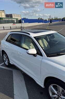 Внедорожник / Кроссовер Audi Q3 2021 в 