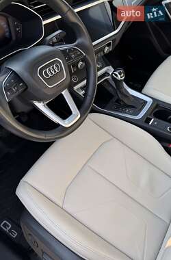 Внедорожник / Кроссовер Audi Q3 2021 в 