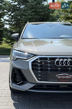 Внедорожник / Кроссовер Audi Q3 2024 в 