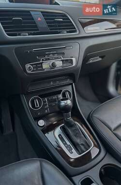 Внедорожник / Кроссовер Audi Q3 2016 в 