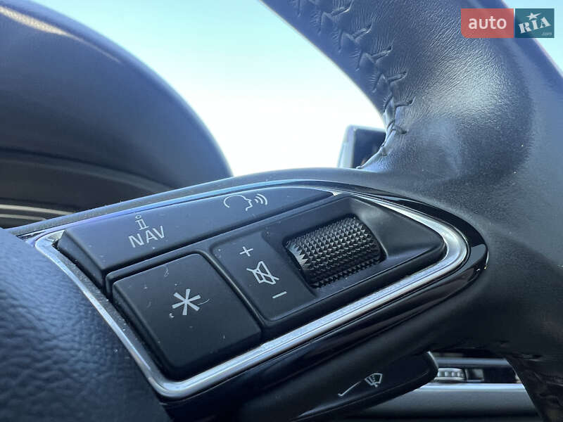 Внедорожник / Кроссовер Audi Q3 2017 в Киеве