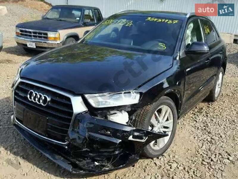 Внедорожник / Кроссовер Audi Q3 2017 в Киеве