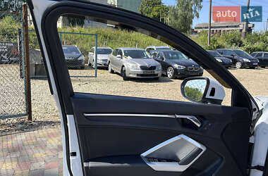 Внедорожник / Кроссовер Audi Q3 2020 в 