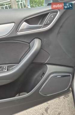 Внедорожник / Кроссовер Audi Q3 2017 в 