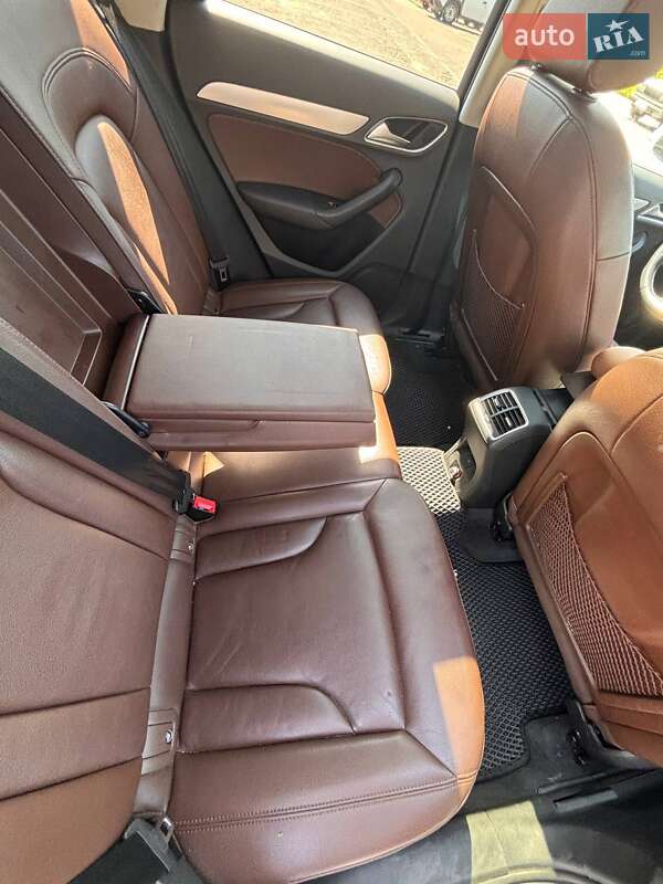 Внедорожник / Кроссовер Audi Q3 2015 в Киеве