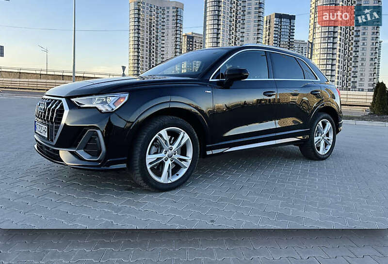 Внедорожник / Кроссовер Audi Q3 2019 в Киеве