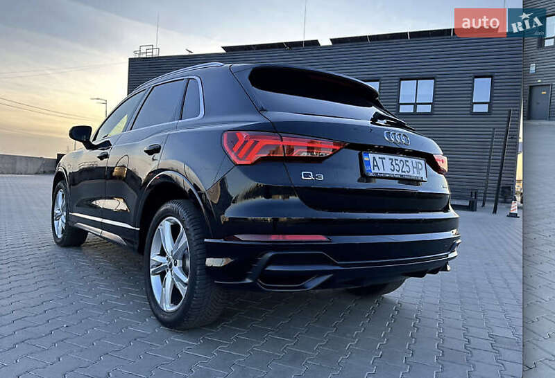 Внедорожник / Кроссовер Audi Q3 2019 в Киеве