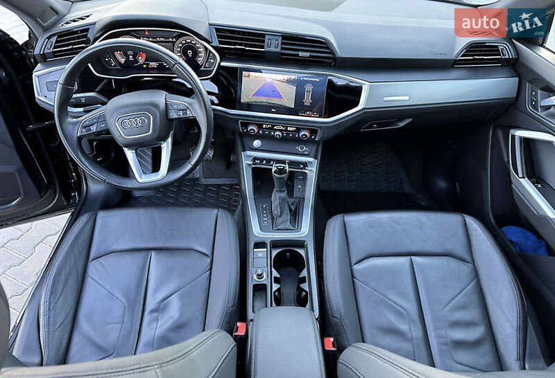 Внедорожник / Кроссовер Audi Q3 2019 в Киеве