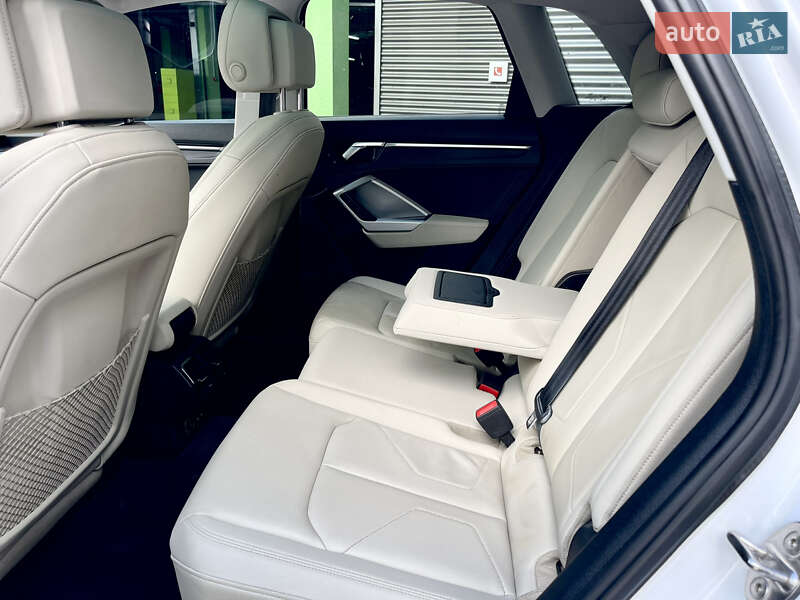 Внедорожник / Кроссовер Audi Q3 2019 в Киеве