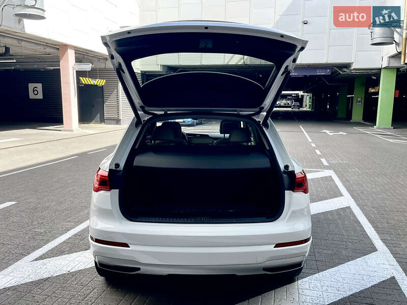 Внедорожник / Кроссовер Audi Q3 2019 в Киеве