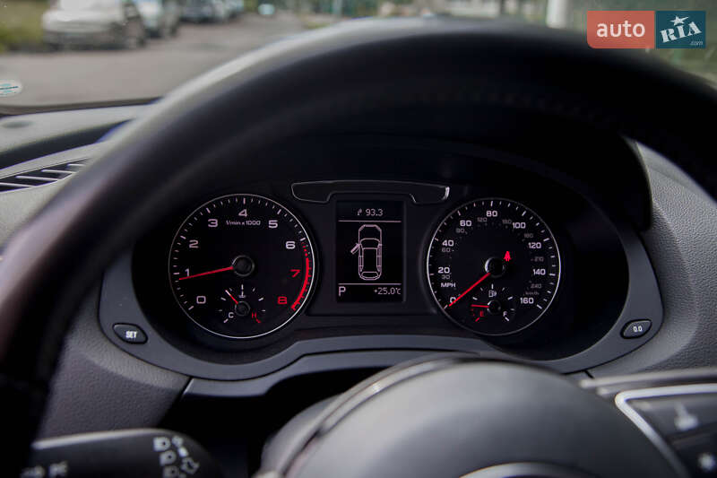 Внедорожник / Кроссовер Audi Q3 2017 в Львове