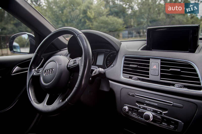 Внедорожник / Кроссовер Audi Q3 2017 в Львове