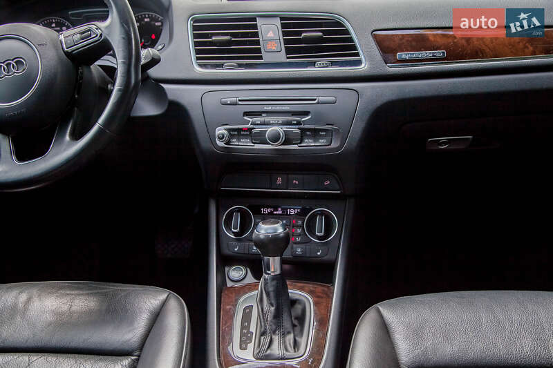 Внедорожник / Кроссовер Audi Q3 2017 в Львове