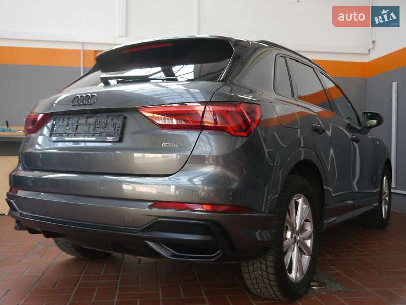 Внедорожник / Кроссовер Audi Q3 2019 в Киеве