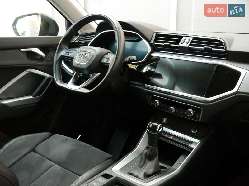 Внедорожник / Кроссовер Audi Q3 2019 в Киеве