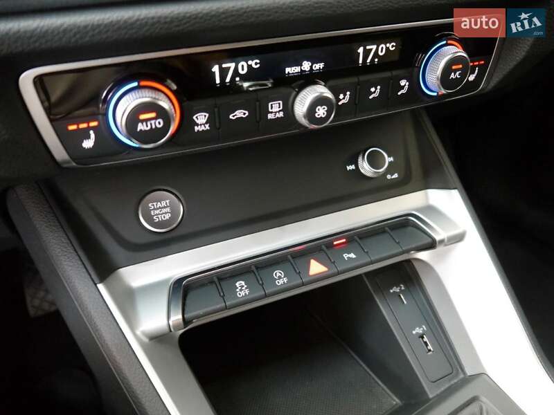 Внедорожник / Кроссовер Audi Q3 2019 в Киеве