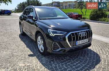 Внедорожник / Кроссовер Audi Q3 2021 в 