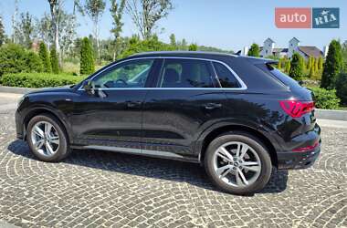 Внедорожник / Кроссовер Audi Q3 2021 в 