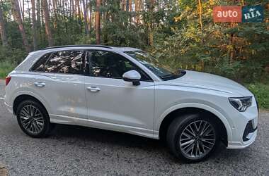 Внедорожник / Кроссовер Audi Q3 2023 в 
