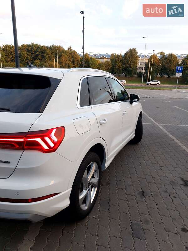 Внедорожник / Кроссовер Audi Q3 2021 в Львове