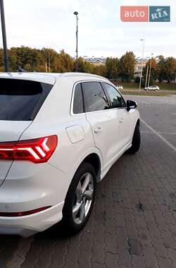 Внедорожник / Кроссовер Audi Q3 2021 в 