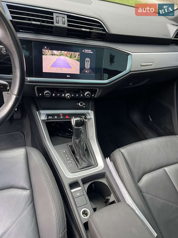 Внедорожник / Кроссовер Audi Q3 2020 в Киеве