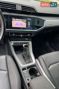 Внедорожник / Кроссовер Audi Q3 2020 в 