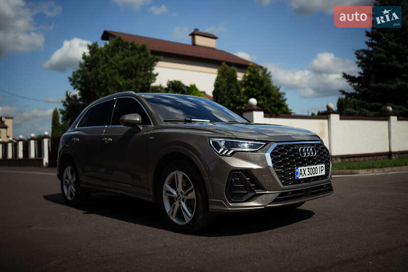 Внедорожник / Кроссовер Audi Q3 2020 в 
