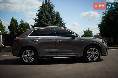 Внедорожник / Кроссовер Audi Q3 2020 в 