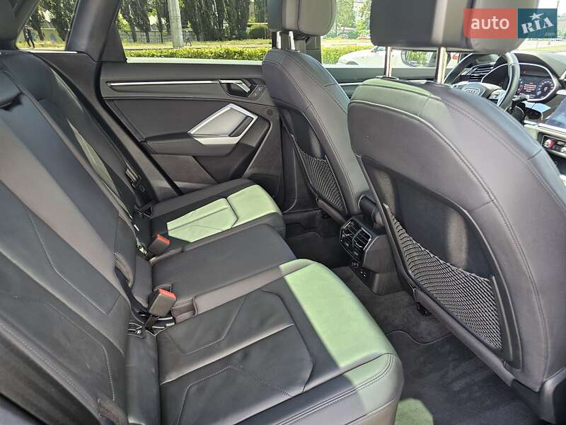 Внедорожник / Кроссовер Audi Q3 2020 в Киеве