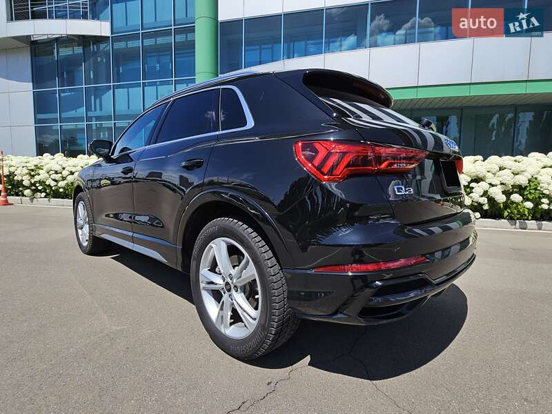 Внедорожник / Кроссовер Audi Q3 2020 в Киеве